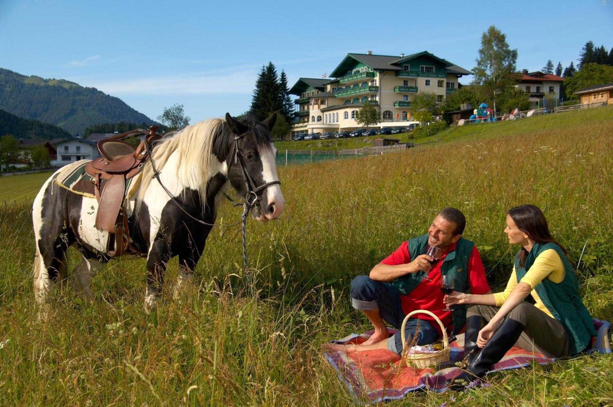 סנט מרטין אם טננגבריגה Wohlfuehlresort Und Feriengut Martinerhof מראה חיצוני תמונה