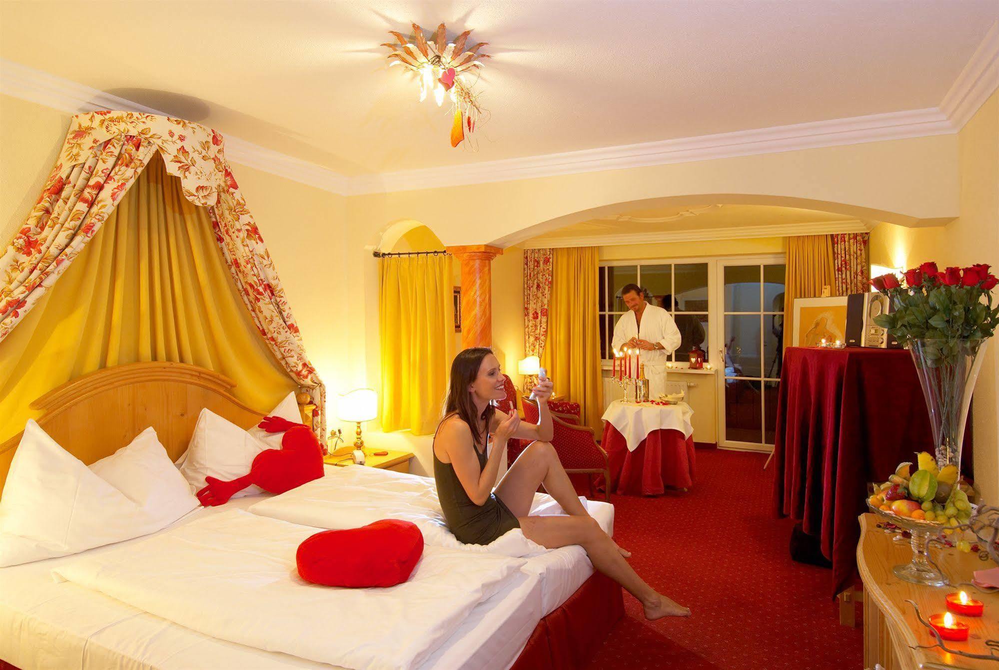סנט מרטין אם טננגבריגה Wohlfuehlresort Und Feriengut Martinerhof מראה חיצוני תמונה