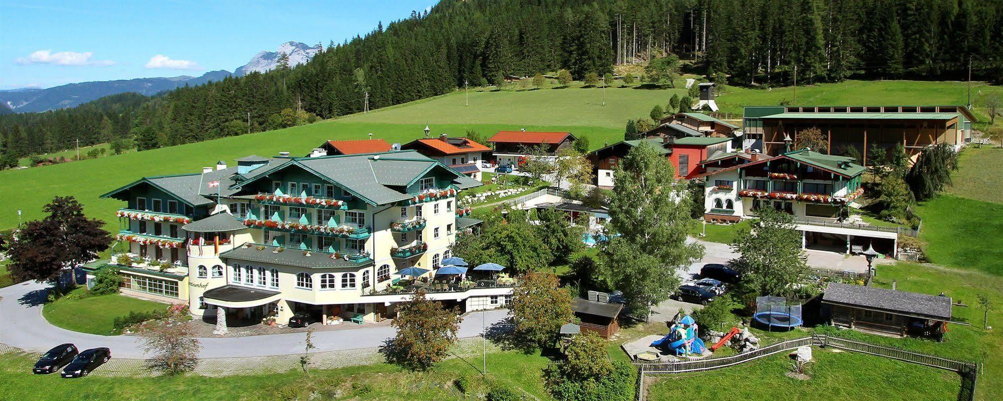 סנט מרטין אם טננגבריגה Wohlfuehlresort Und Feriengut Martinerhof מראה חיצוני תמונה